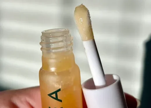 OSEA Hyaluronic Lip Oil Booster Review: Does It Live Up To The Hype?